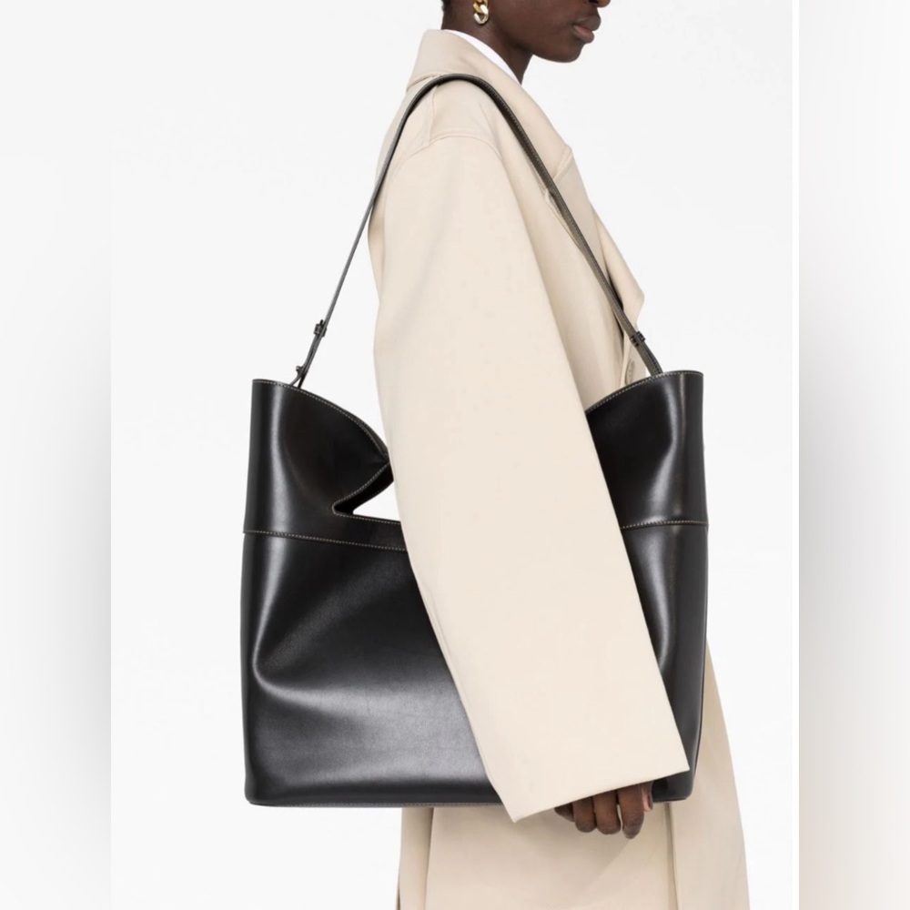 Alexander Mcqueen Black Leather The Bow Bag $2590 - Picture 10 of 14